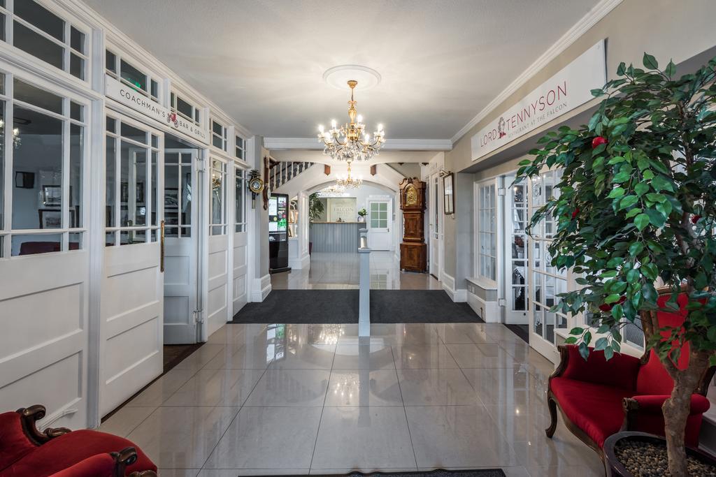 The Falcon Hotel バッド エクステリア 写真